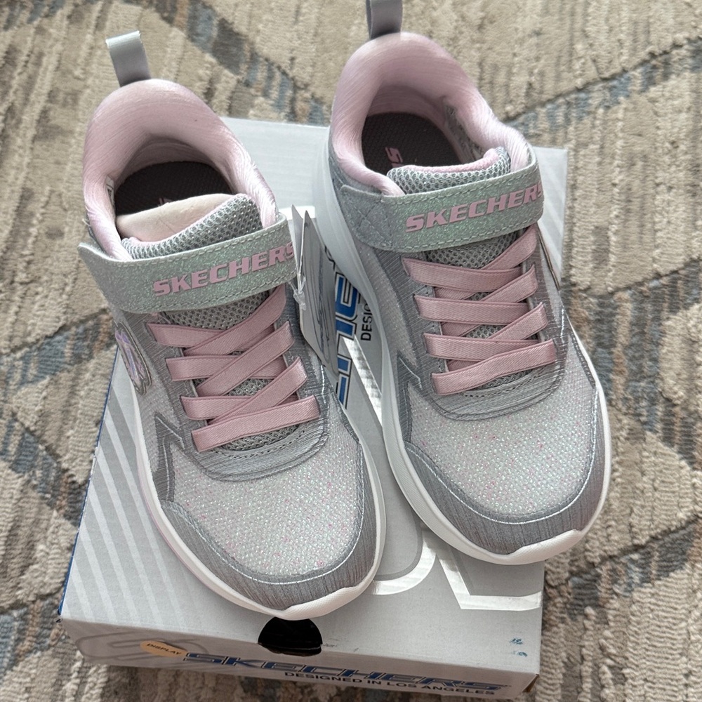 NWT • sketchers • wave 92 sparkles light grey and light pink Velcro shoes